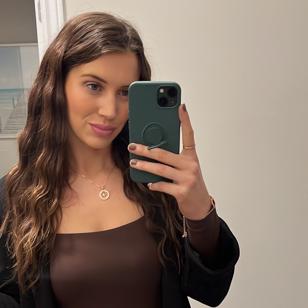 Meet your Posher, Alesha